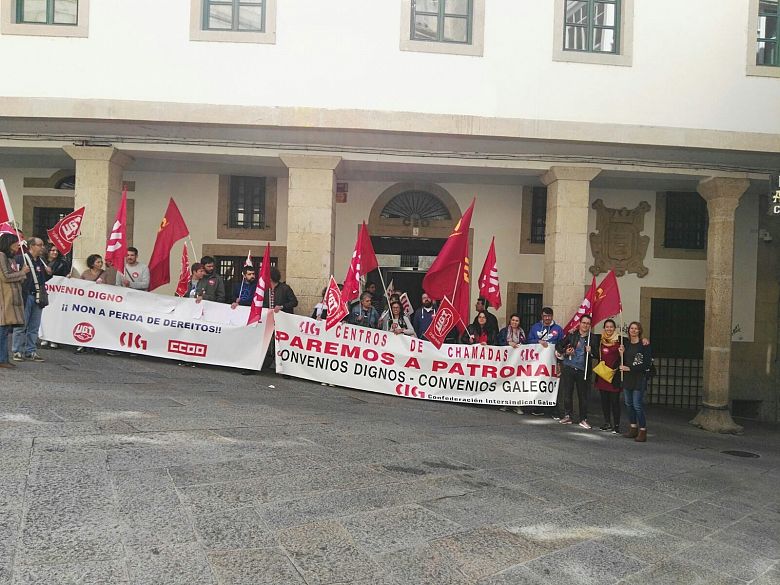 2016 10 06 ConcentracionFolgaCentrosChamadasOurense02.jpg
